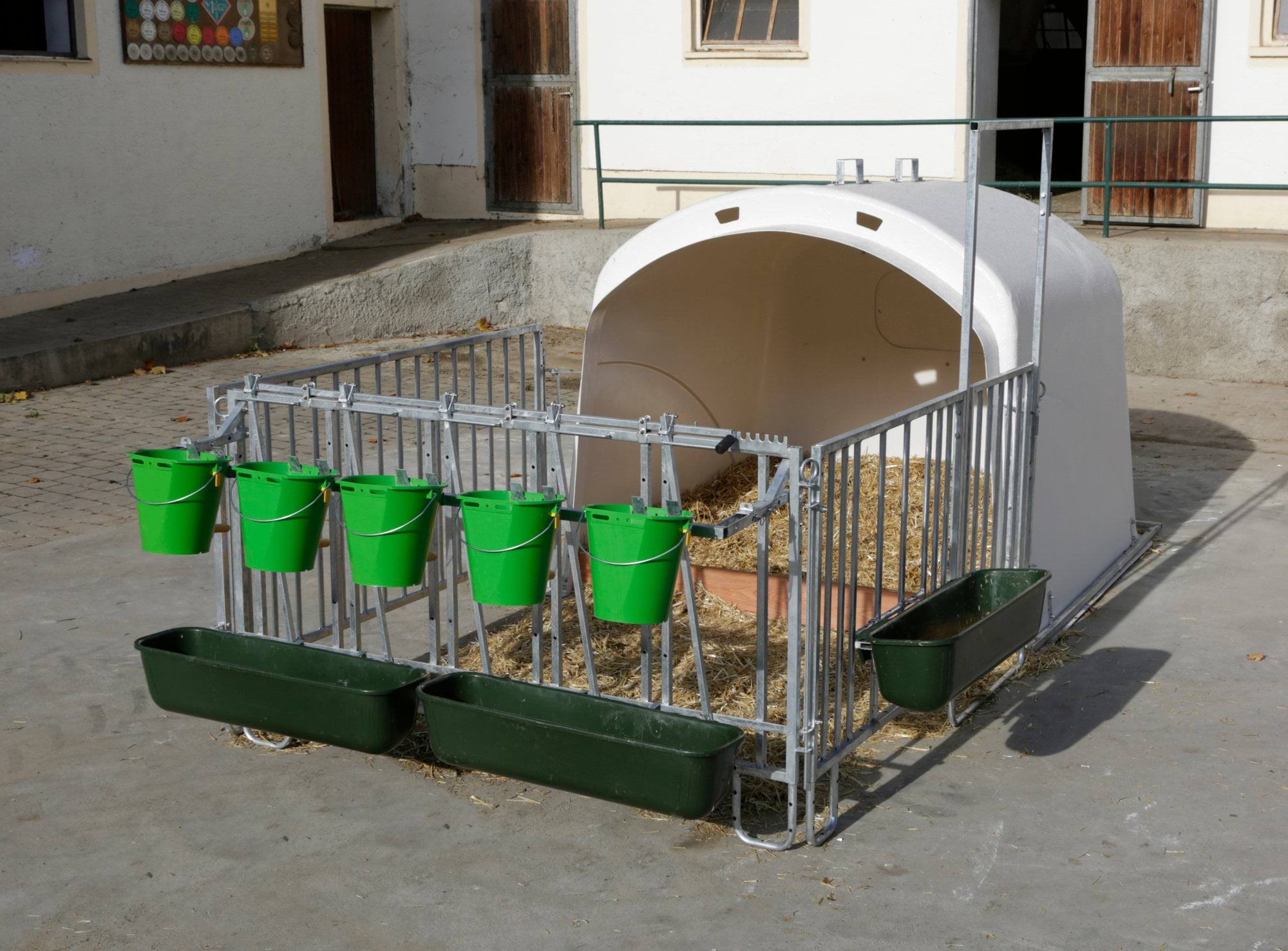 CalfHouse Premium XL w.Fence,Feed.Bucket+Trough H.