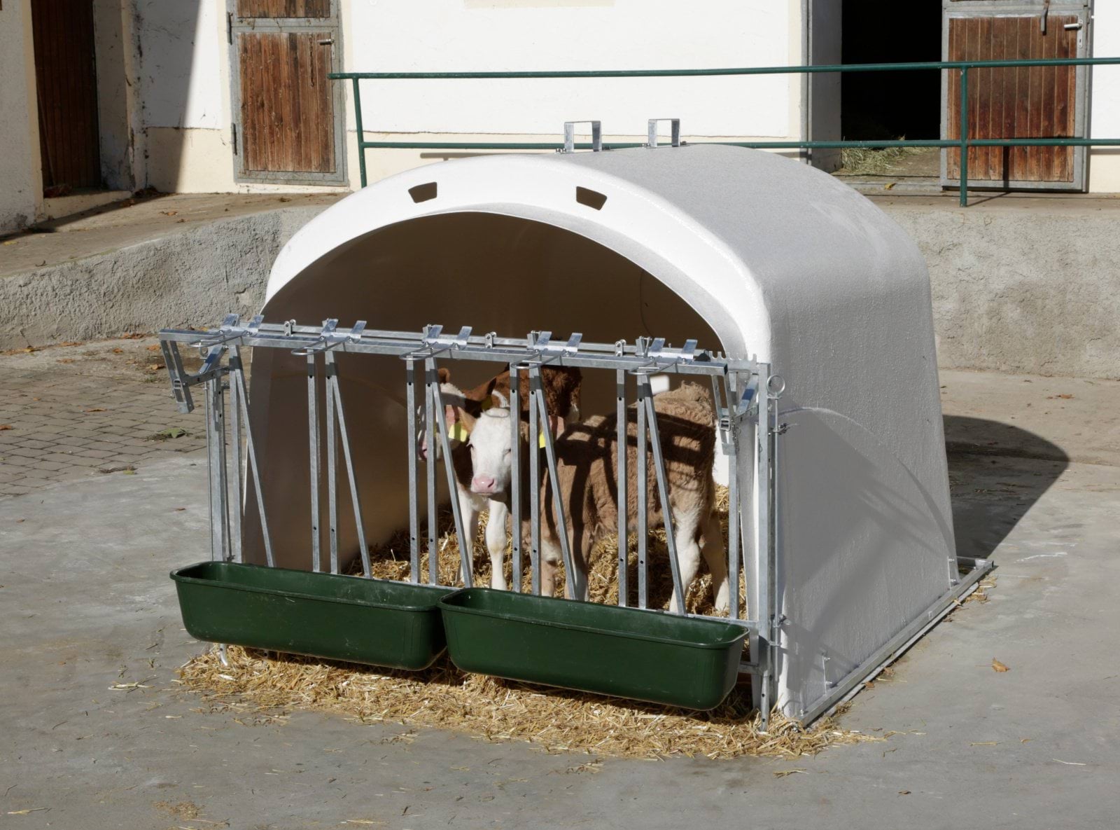 CalfHouse Premium XL with Catch Grille